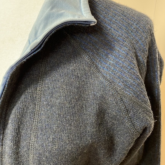 Mountain Hardwear athletic zip up with zipper pocket on left arm - Picture 2 of 14